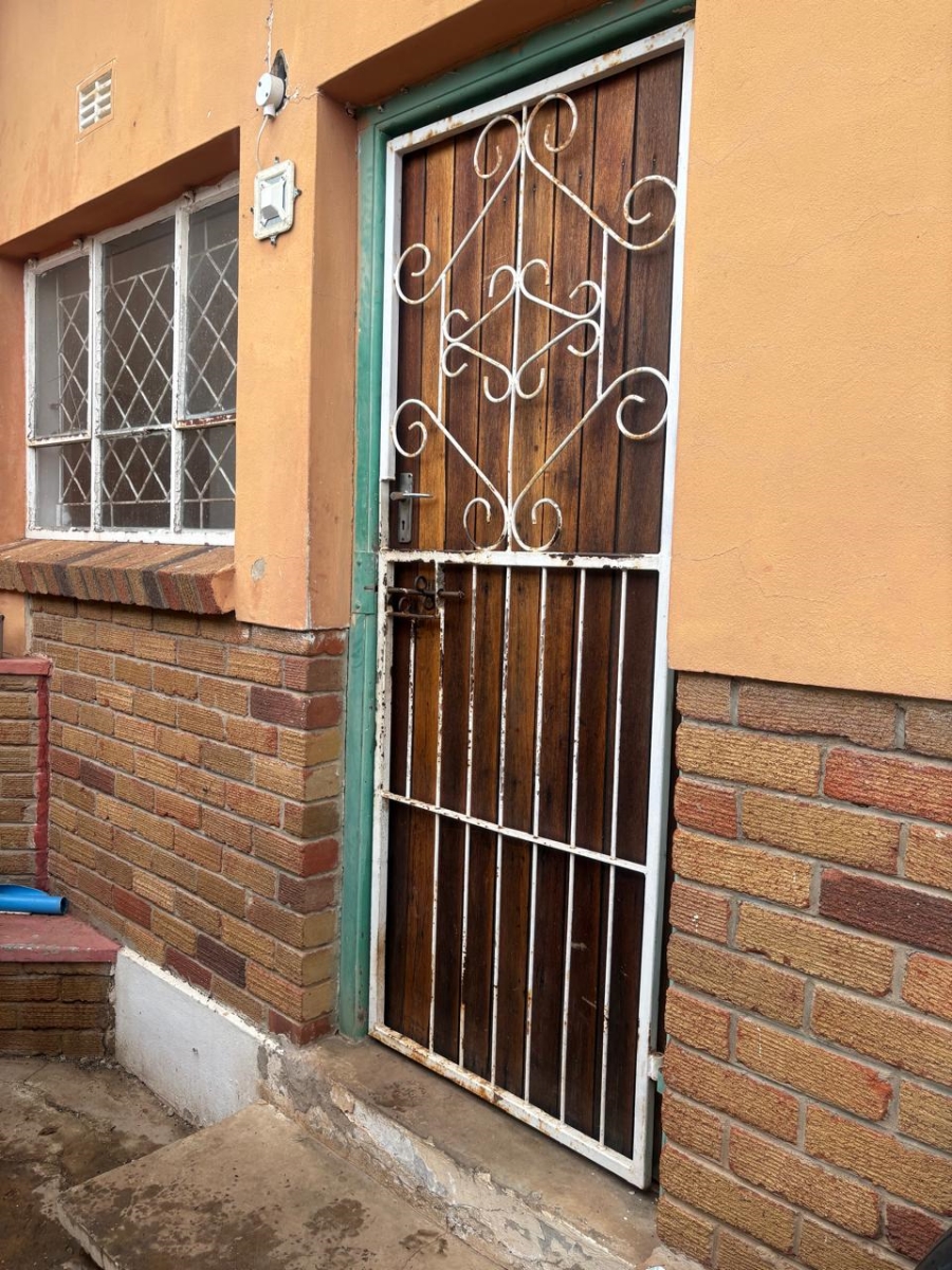 To Let 1 Bedroom Property for Rent in Bothasrus Eastern Cape